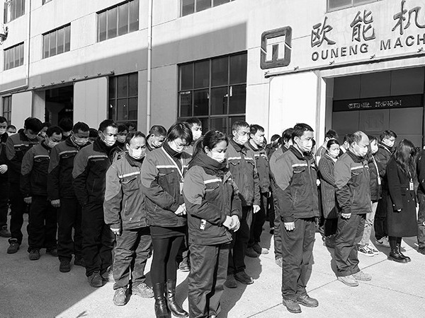 铭记历史！这一刻为30多万南京大屠杀死难者默哀！