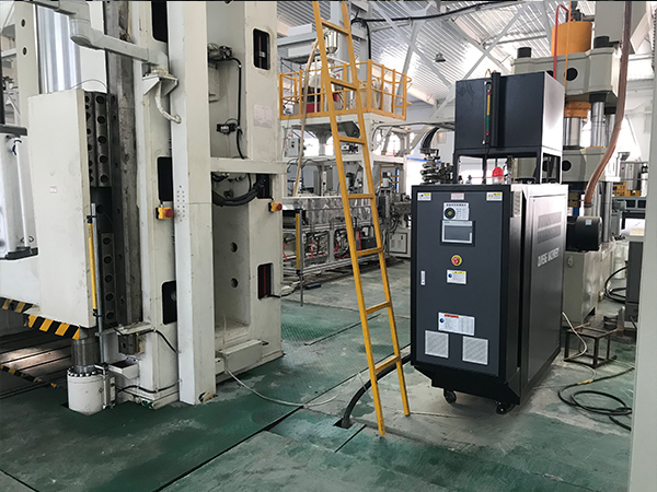 复合材料部件成型，使用碳纤维成型模温机控温效果好